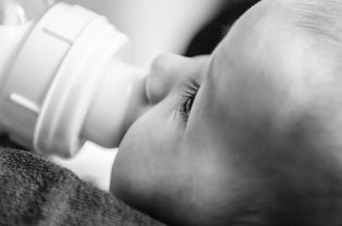 宝宝烫伤后涂什么不留疤祛疤膏有用吗？